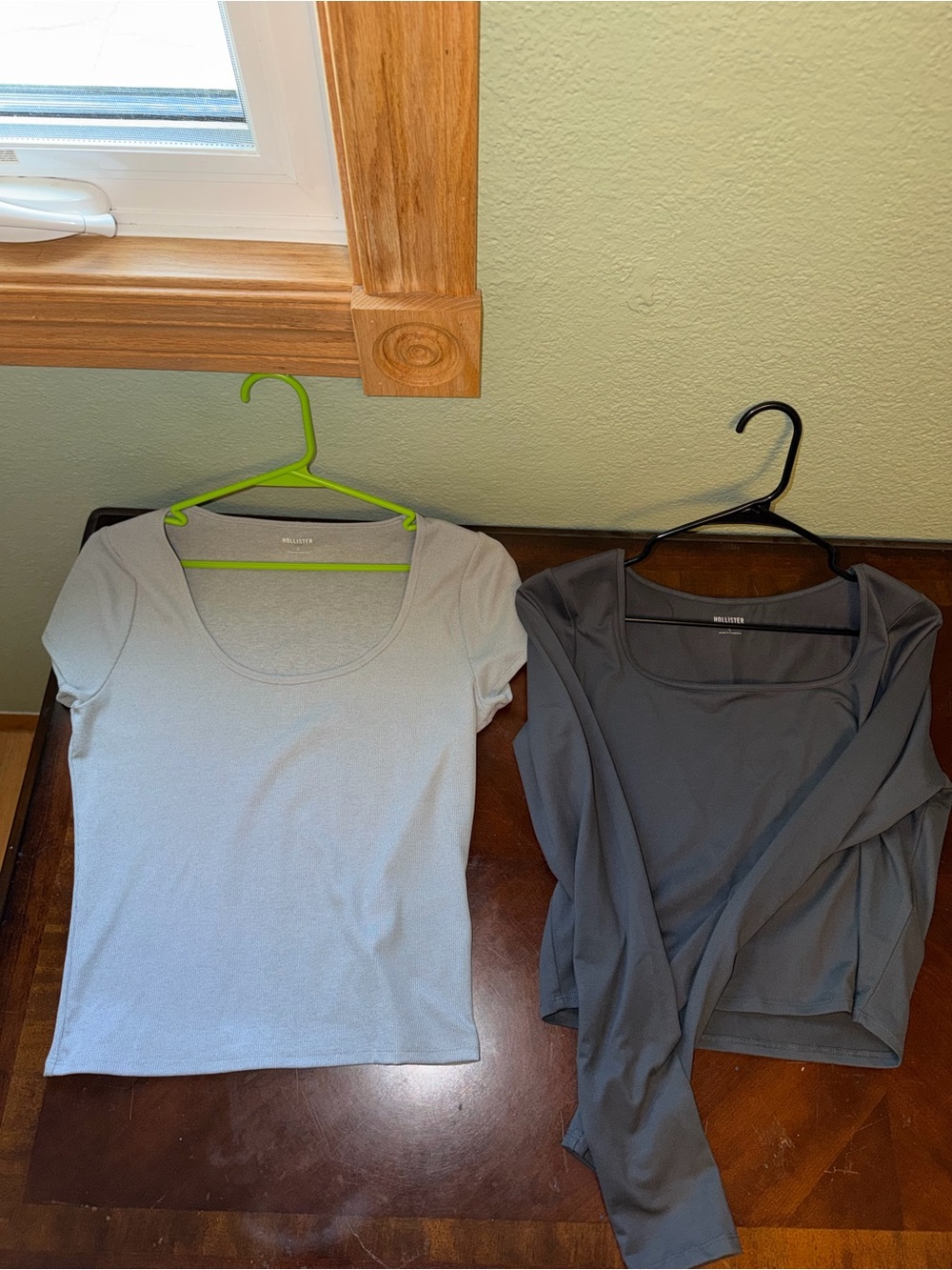 Hollister tshirt bundle!